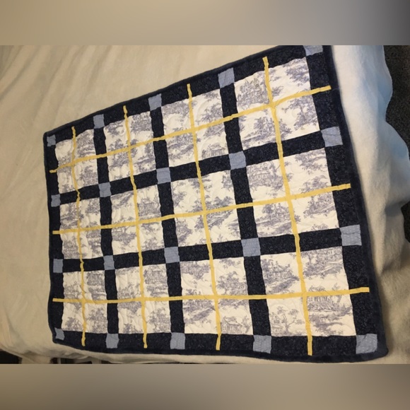 Baby quilt - Picture 1 of 2